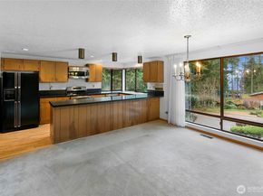 13392 Hidden Cove Lane NE, Bainbridge Island WA 98370