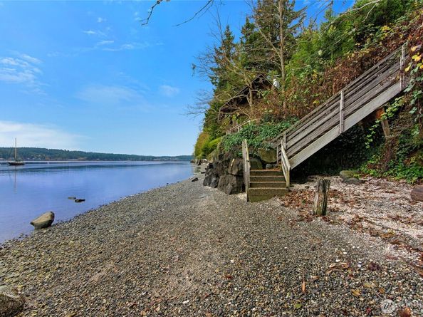 13392 Hidden Cove Lane NE, Bainbridge Island WA 98370