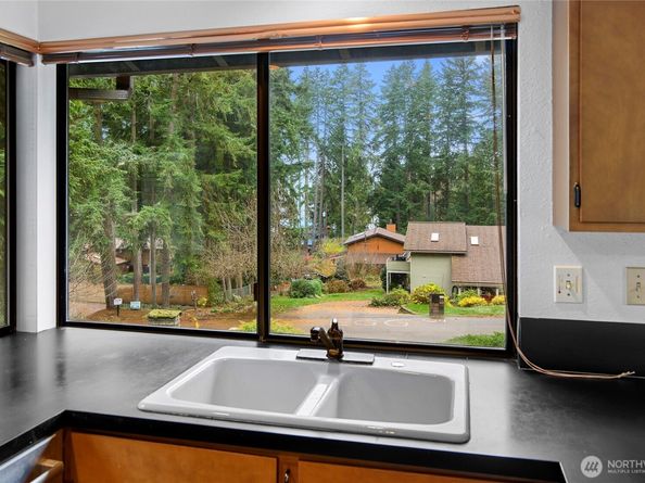 13392 Hidden Cove Lane NE, Bainbridge Island WA 98370
