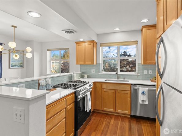 8383 31st Avenue NW, Seattle WA 98117