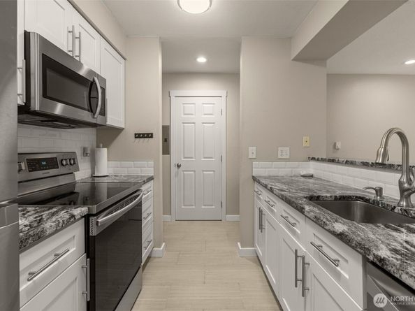 21937 7th Avenue S 213, Des Moines WA 98198