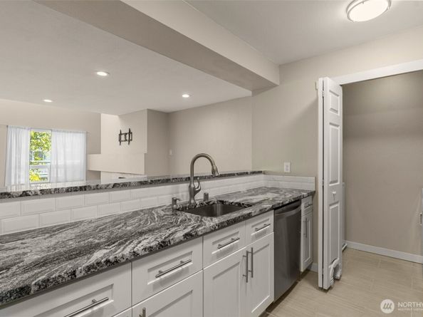 21937 7th Avenue S 213, Des Moines WA 98198