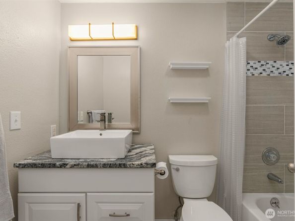 21937 7th Avenue S 213, Des Moines WA 98198