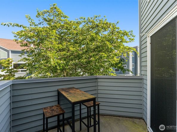 21937 7th Avenue S 213, Des Moines WA 98198