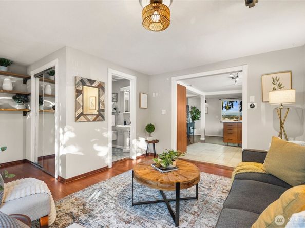 4446 39th Avenue SW, Seattle WA 98116