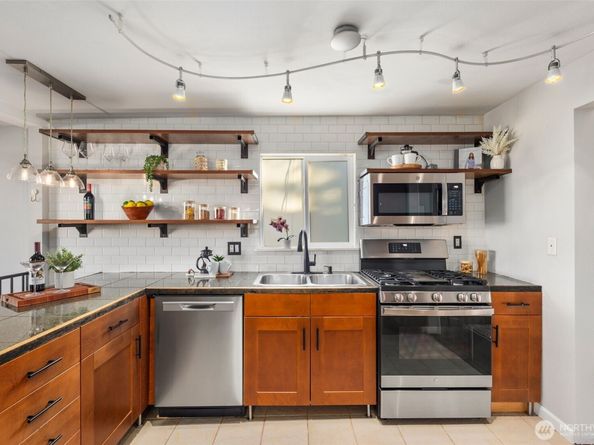 4446 39th Avenue SW, Seattle WA 98116
