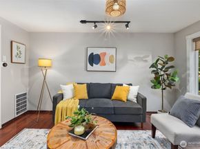 4446 39th Avenue SW, Seattle WA 98116