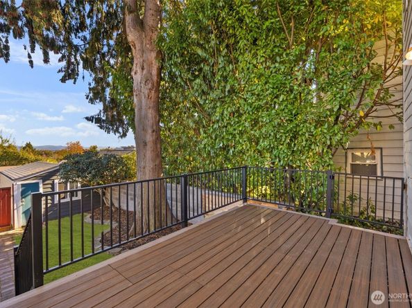 4446 39th Avenue SW, Seattle WA 98116