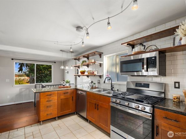 4446 39th Avenue SW, Seattle WA 98116
