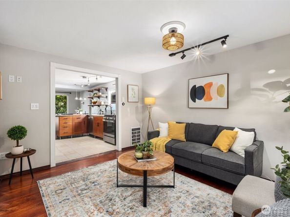 4446 39th Avenue SW, Seattle WA 98116