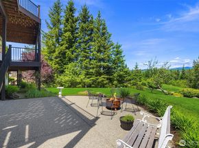 6230 Fairway Place SE, Snoqualmie WA 98065