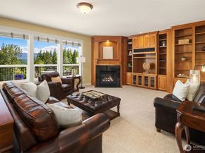 6230 Fairway Place SE, Snoqualmie WA 98065
