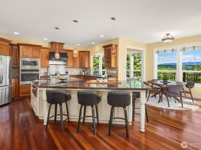 6230 Fairway Place SE, Snoqualmie WA 98065