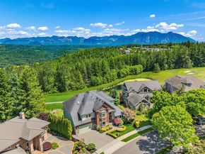 6230 Fairway Place SE, Snoqualmie WA 98065