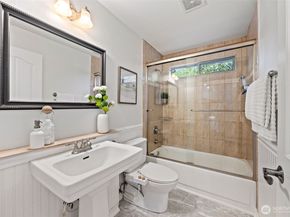 17829 149th Avenue NE, Woodinville WA 98072