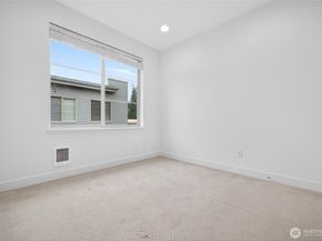 11521 117th Lane NE 2, Kirkland WA 98033