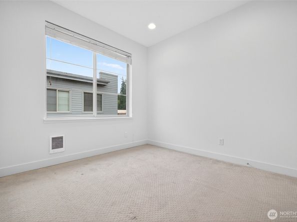 11521 117th Lane NE 2, Kirkland WA 98033