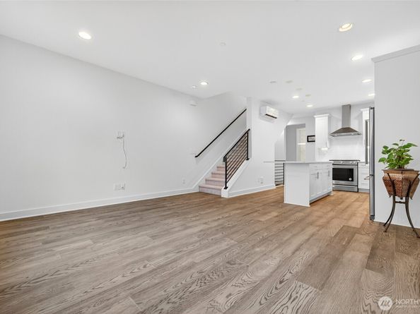 11521 117th Lane NE 2, Kirkland WA 98033