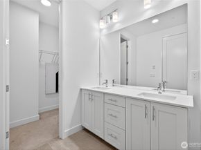 11521 117th Lane NE 2, Kirkland WA 98033
