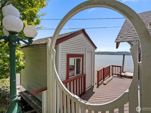 24186 Vashon Highway SW, Vashon WA 98070