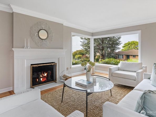 1940 Edgemont Place W, Seattle WA 98199