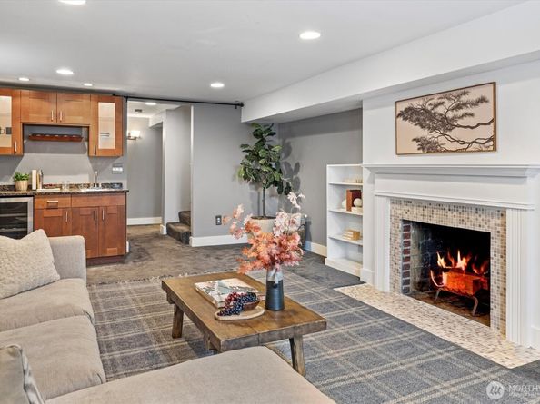 1940 Edgemont Place W, Seattle WA 98199