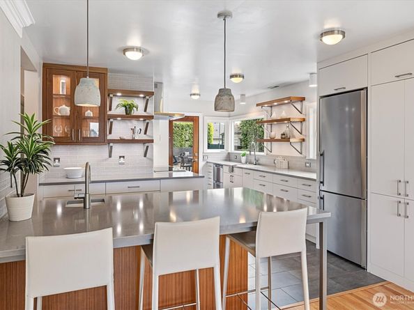 1940 Edgemont Place W, Seattle WA 98199