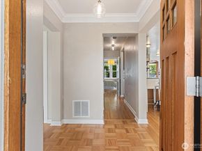 1940 Edgemont Place W, Seattle WA 98199