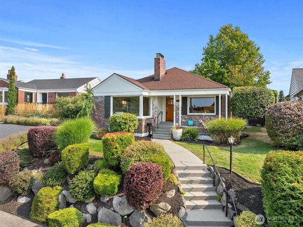 1940 Edgemont Place W, Seattle WA 98199