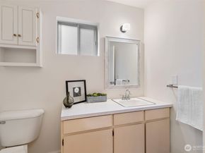 717 Twin View Place W, Bremerton WA 98312
