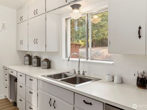 717 Twin View Place W, Bremerton WA 98312