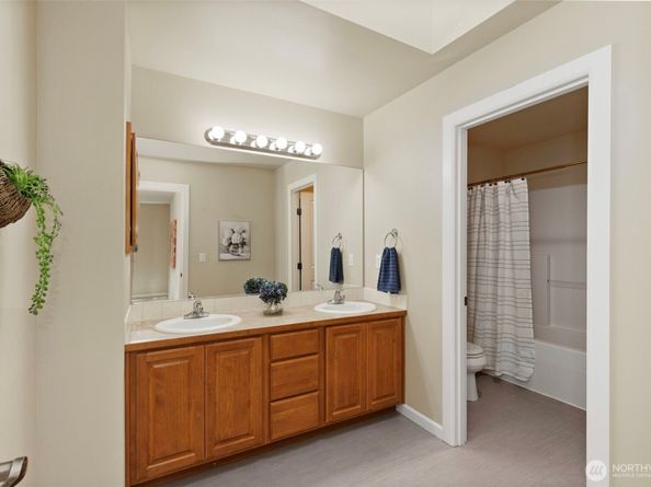 2776 NE Noll Valley Loop, Poulsbo WA 98370