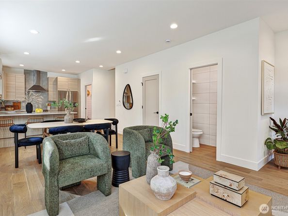 8009 27th Avenue NW, Seattle WA 98117