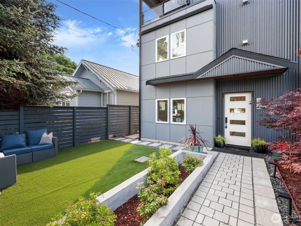 8009 27th Avenue NW, Seattle WA 98117