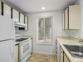 14424 NE 30th Place 29A, Bellevue WA 98007