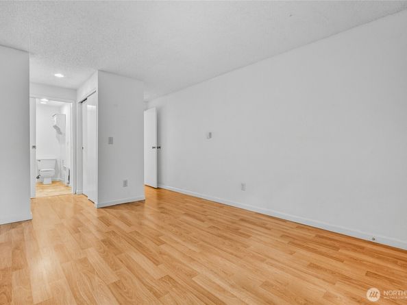 14424 NE 30th Place 29A, Bellevue WA 98007