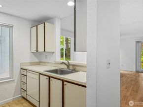 14424 NE 30th Place 29A, Bellevue WA 98007