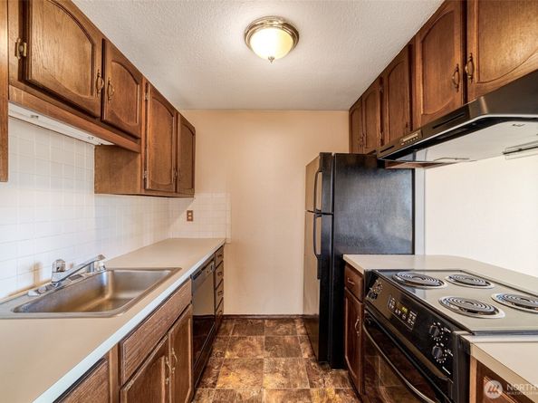 221 SW 154th Street 8, Burien WA 98166