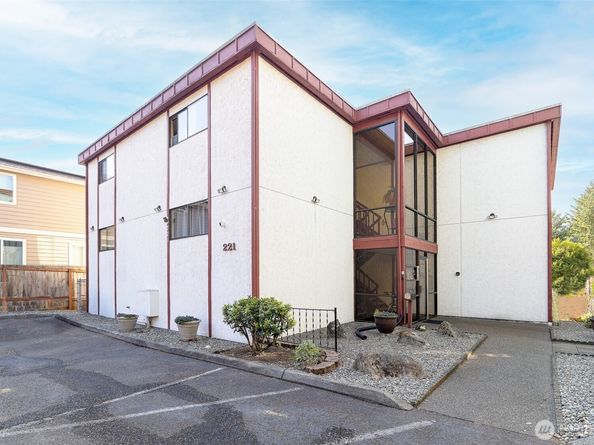 221 SW 154th Street 8, Burien WA 98166