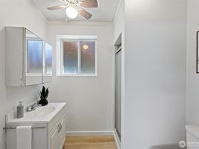 17714 160th Avenue SE, Renton WA 98058