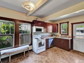 250 SE Andrews Street, Issaquah WA 98027