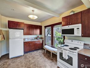 250 SE Andrews Street, Issaquah WA 98027