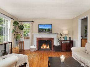 9521 12th Avenue NW, Seattle WA 98117