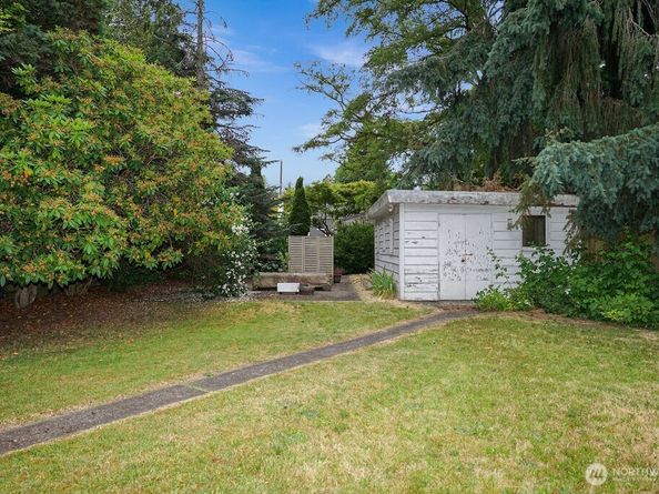 9521 12th Avenue NW, Seattle WA 98117