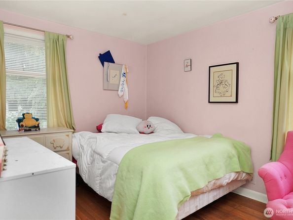 9521 12th Avenue NW, Seattle WA 98117