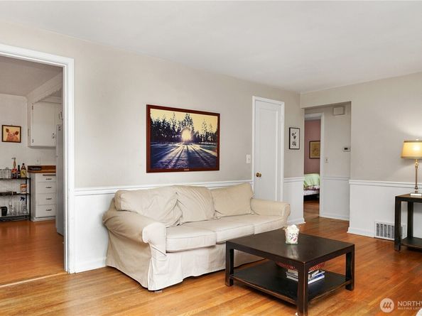 9521 12th Avenue NW, Seattle WA 98117