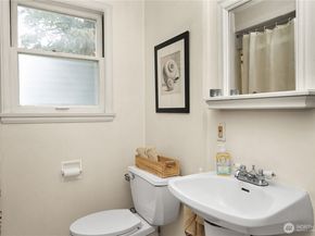 9521 12th Avenue NW, Seattle WA 98117