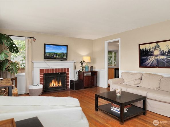 9521 12th Avenue NW, Seattle WA 98117