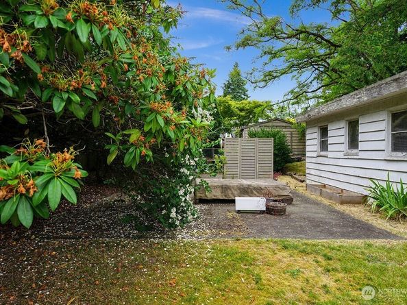 9521 12th Avenue NW, Seattle WA 98117