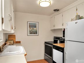9521 12th Avenue NW, Seattle WA 98117
